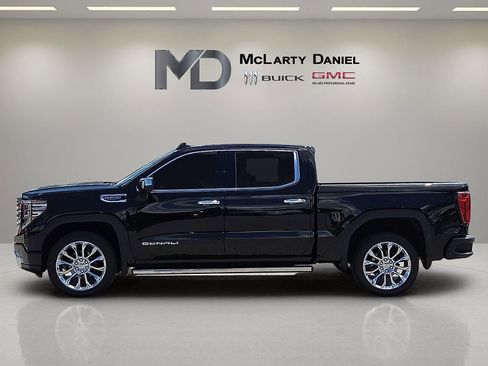 Certified 2023 GMC Sierra 1500 Denali AWD/4WD image 3