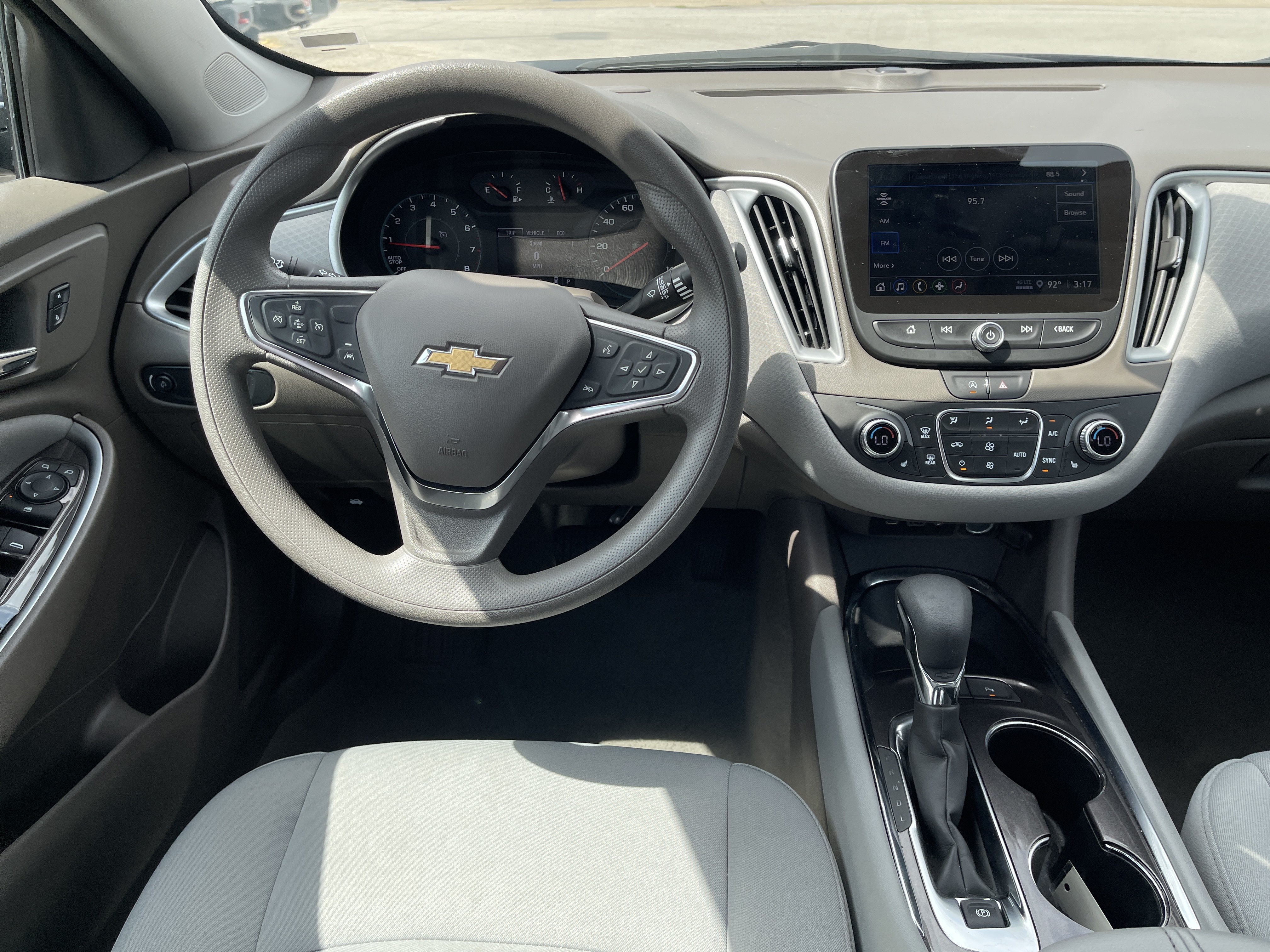 Used 2025 Chevrolet Malibu LT FWD image 13
