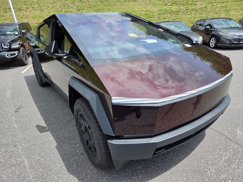 Used 2024 Tesla Cybertruck AWD Crew Cab image 3