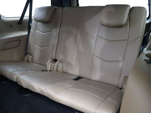 Used 2019 Cadillac Escalade ESV Platinum AWD/4WD image 13