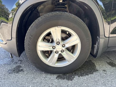 Used 2020 Chevrolet Trax LS w/ Tint and Cruise Package AWD/4WD image 11