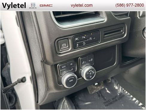 Used 2023 GMC Yukon XL AT4 image 22