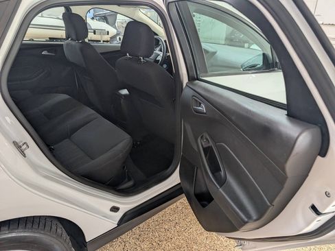 Used 2016 Ford Focus SE FWD image 15