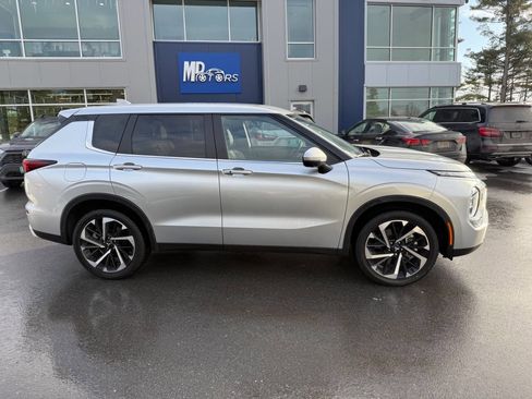 Used 2024 Mitsubishi Outlander SE image 5