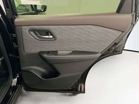 Used 2023 Nissan Rogue SV AWD/4WD image 30
