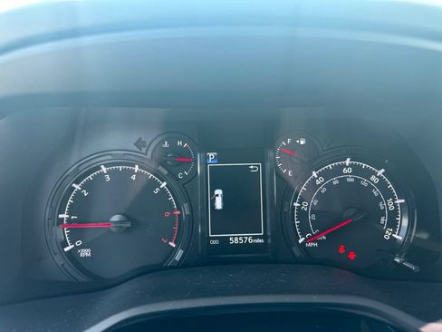 Used 2022 Toyota 4Runner SR5 Premium w/ Moonroof Package RWD image 11