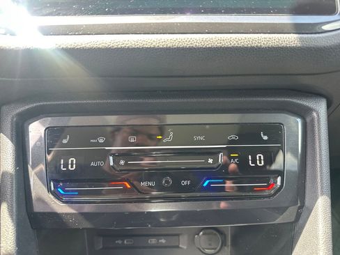 Used 2022 Volkswagen Tiguan SE w/ Panoramic Sunroof Package FWD image 19