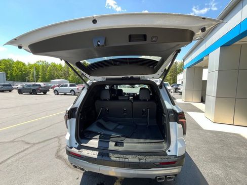 Used 2026 Chevrolet Traverse LT w/ Driver Confidence Package AWD/4WD image 11