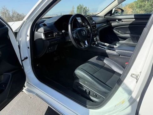 Used 2018 Honda Accord Touring image 8