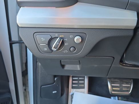 Used 2021 Audi SQ5 Prestige w/ Prestige Package image 31