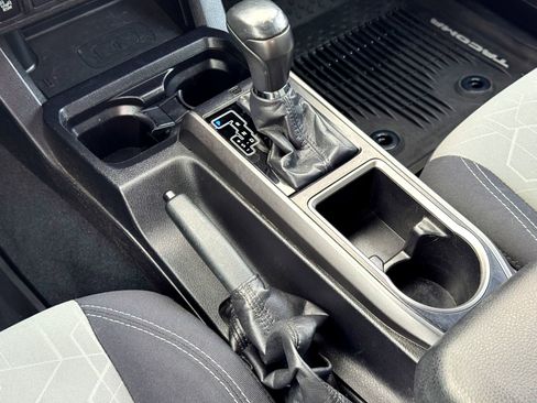 Used 2021 Toyota Tacoma TRD Sport w/ Technology Package image 24