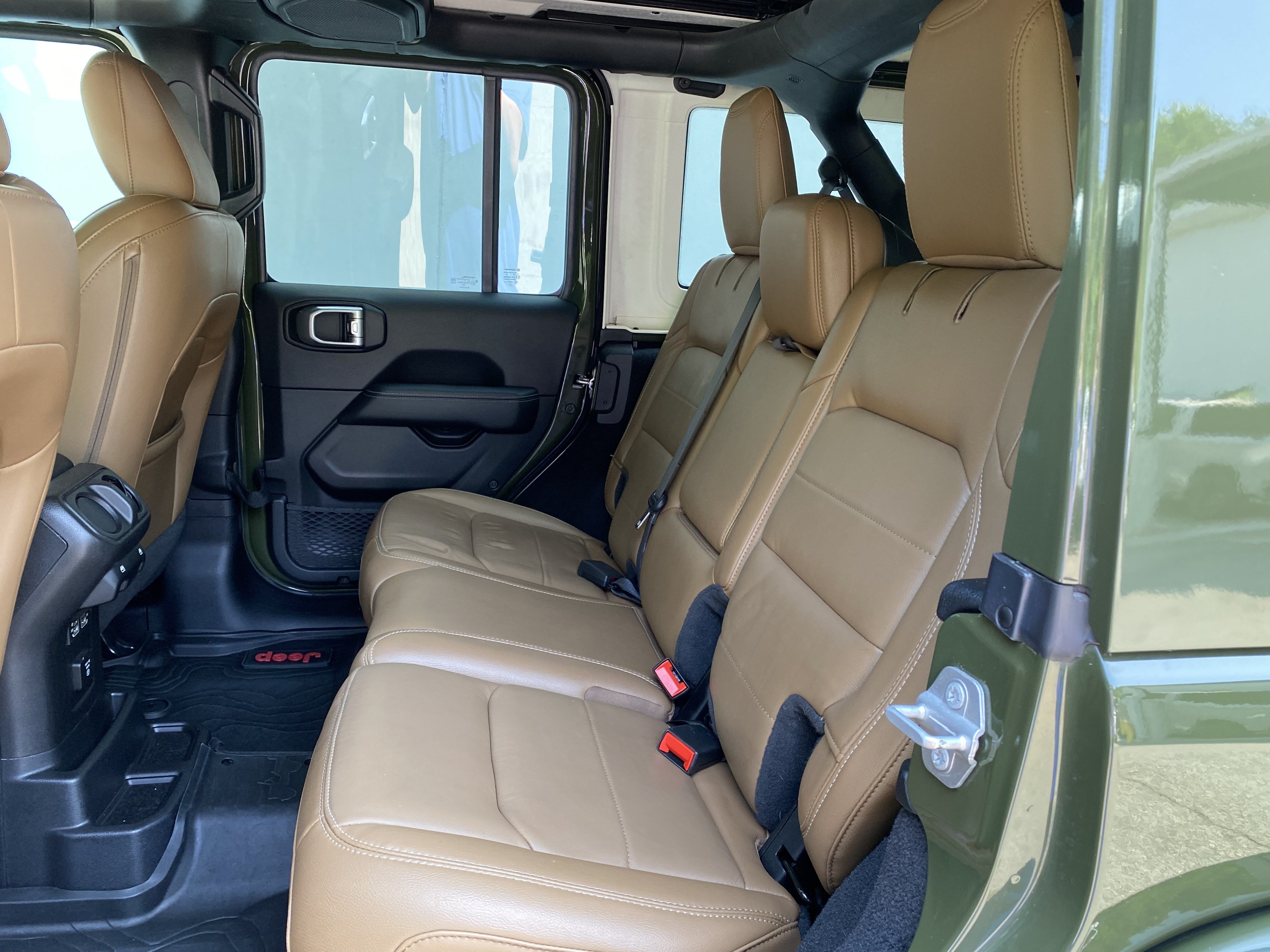 Used 2021 Jeep Wrangler Unlimited Sahara AWD/4WD image 35