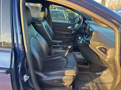 Used 2018 Chrysler Pacifica Touring-L Plus w/ Advanced Safetytec Group image 10