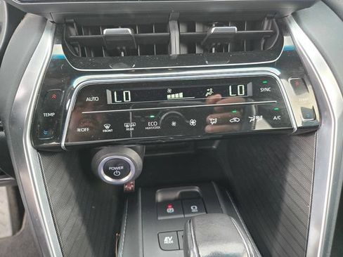 Certified 2023 Toyota Venza XLE AWD/4WD image 17