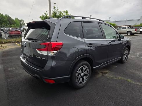 Used 2022 Subaru Forester Premium AWD/4WD image 5