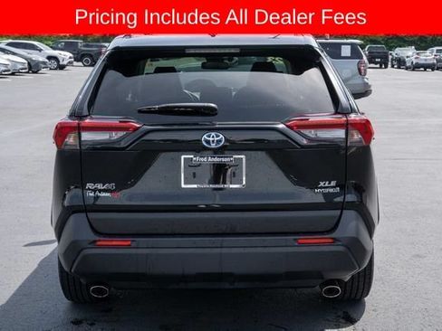 Used 2023 Toyota RAV4 XLE Premium AWD/4WD image 4