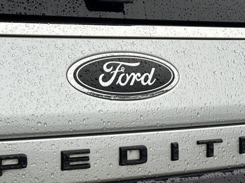 Used 2022 Ford Expedition Limited image 21
