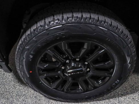 Used 2022 GMC Sierra 2500 Denali w/ Denali Black Diamond Edition AWD/4WD image 11