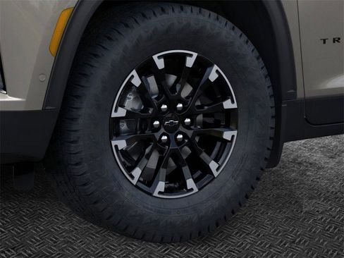 New 2026 Chevrolet Traverse Z71 w/ Enhanced Driving Package image 9