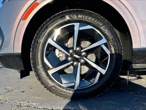 Used 2025 Chevrolet Equinox EV LT w/ Convenience Package image 7