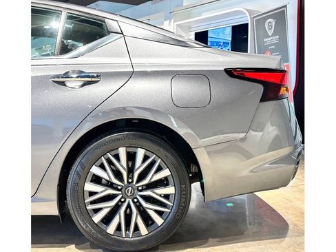 Used 2024 Nissan Altima 2.5 SV image 10