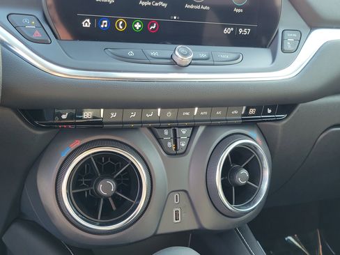Used 2025 Chevrolet Blazer LT FWD image 27