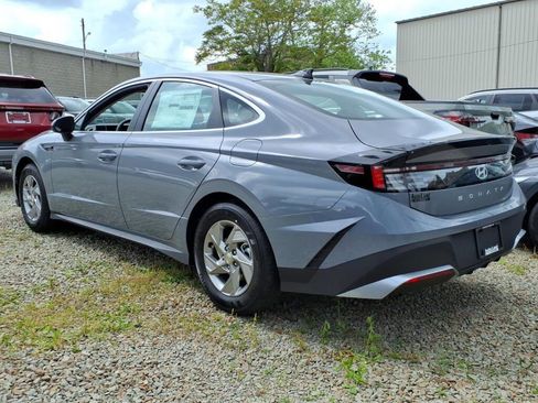 New 2026 Hyundai Sonata SE FWD image 2