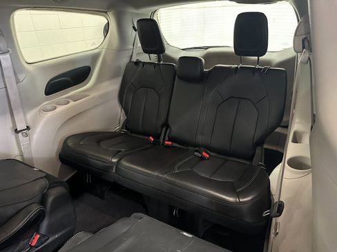 Certified 2024 Chrysler Pacifica Select image 40