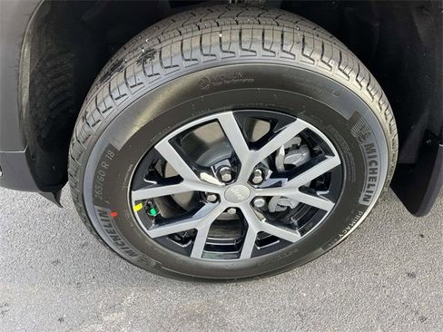 New 2025 Jeep Grand Cherokee L Limited w/ Luxury Tech Group II image 9