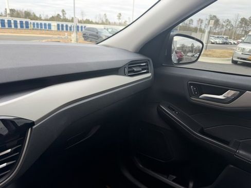 Used 2022 Ford Escape SEL image 18