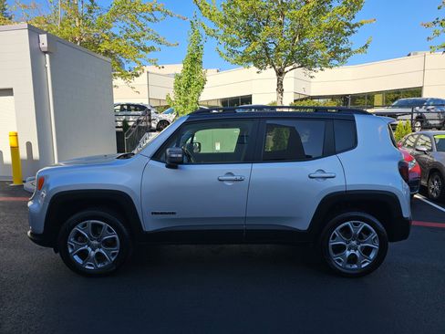 Used 2019 Jeep Renegade Limited w/ UConnect 8.4 Nav Group AWD/4WD image 4