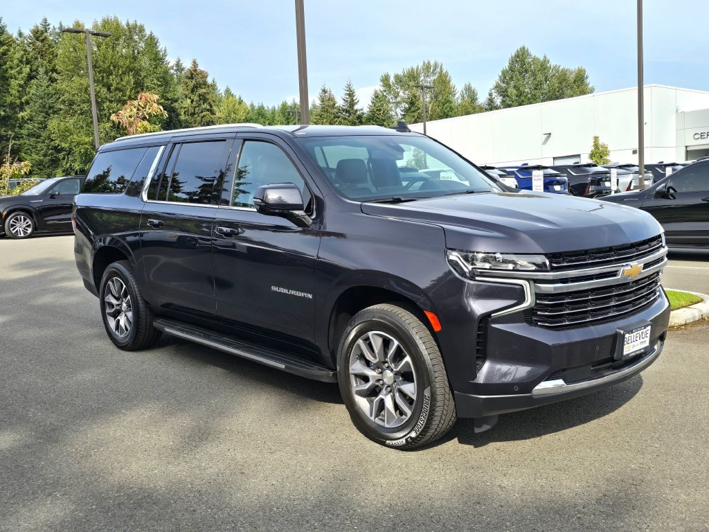 Used 2022 Chevrolet Suburban LT w/ Luxury Package AWD/4WD image 7
