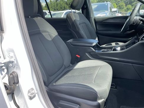 Used 2025 Jeep Grand Cherokee L Laredo w/ Luxury Tech Group I AWD/4WD image 27