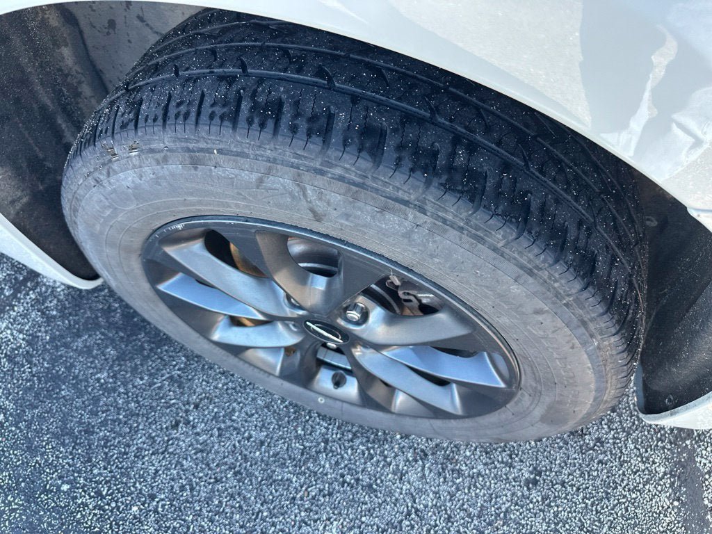 Used 2021 Chrysler Pacifica Limited w/ S Appearance Package AWD/4WD image 8