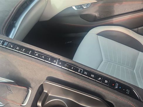 Used 2023 Chevrolet Corvette Stingray Premium Cpe w/ Z51 Performance Package image 21