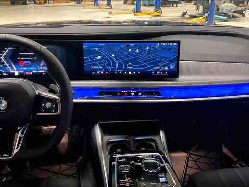 Used 2025 BMW 760i xDrive 760i xDrive image 7