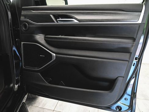 Used 2023 Jeep Wagoneer Series II AWD/4WD image 11