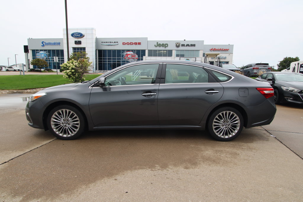 Used 2018 Toyota Avalon Limited w/ All Weather Liner Package FWD image 17