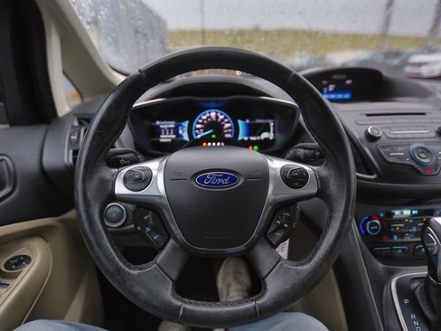 Used 2017 Ford C-MAX Energi SE w/ Equipment Group 402A image 6