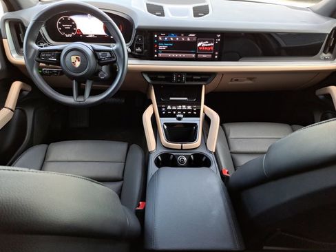 Certified 2024 Porsche Cayenne image 16