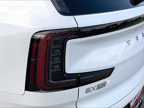 New 2025 Volvo EX90 Plus image 25