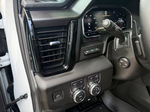 Used 2024 GMC Sierra 1500 AT4 w/ Technology Package image 9