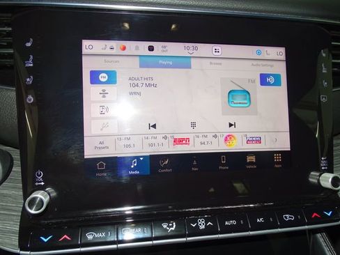 Certified 2022 Jeep Wagoneer Series III w/ Premium Group I image 13