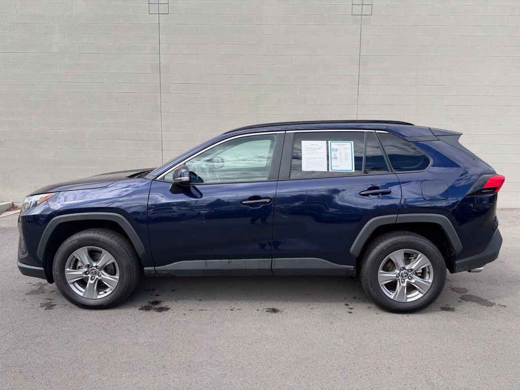 Used 2025 Toyota RAV4 XLE AWD/4WD image 2