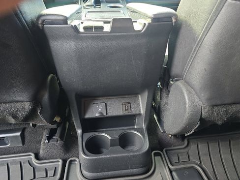 Certified 2022 Toyota Sienna XLE Woodland Edition image 22