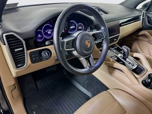 Used 2022 Porsche Cayenne image 9