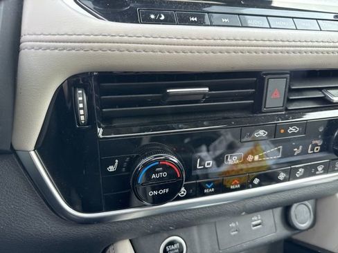 Used 2023 Nissan Rogue SL w/ SL Premium Package image 7