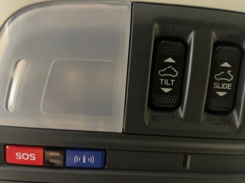 Used 2024 Subaru Crosstrek 2.0i Premium image 9