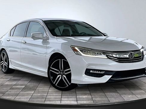 Used 2016 Honda Accord Touring image 3