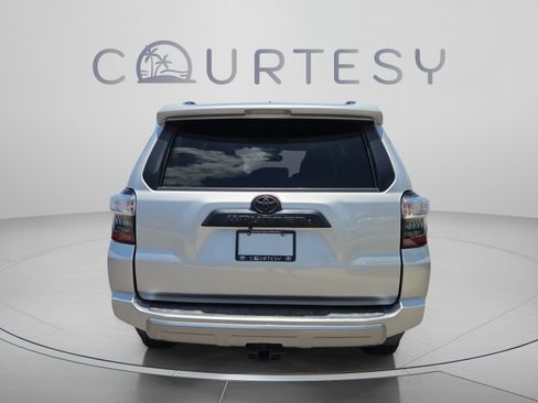 Used 2018 Toyota 4Runner TRD Off-Road Premium AWD/4WD image 4